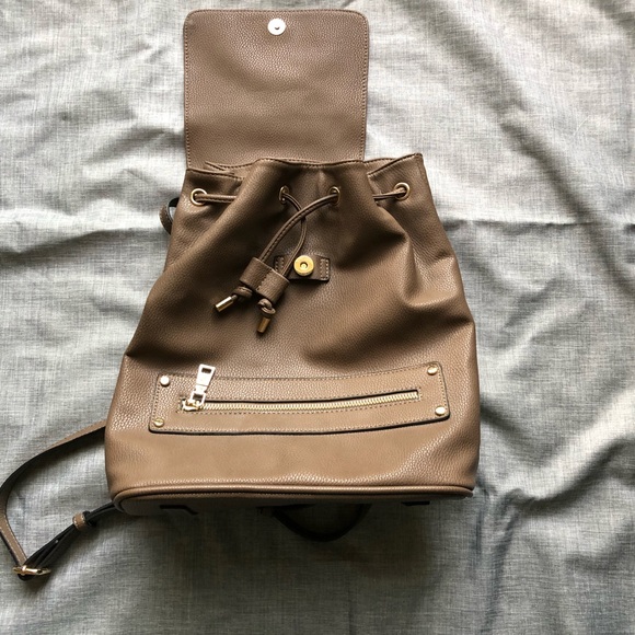 Backpack - Picture 3 of 4